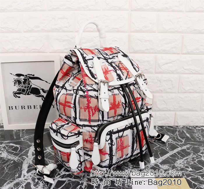 BURBERRY巴寶莉 The Rucksack印花帆布拼皮革 軍旅背包 時尚雙肩包 Burberry字母印花徽標 39622  Bhq1188